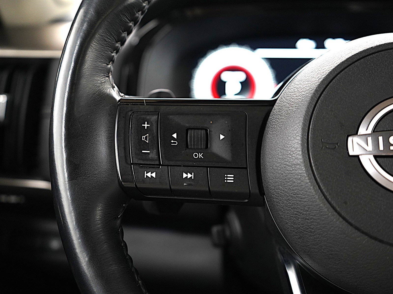 Used 2023 Nissan Pathfinder Platinum image 29