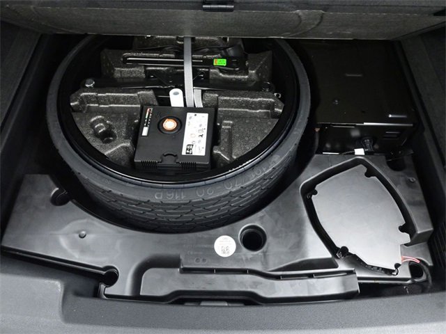 Used 2023 Audi Q8 Premium image 29