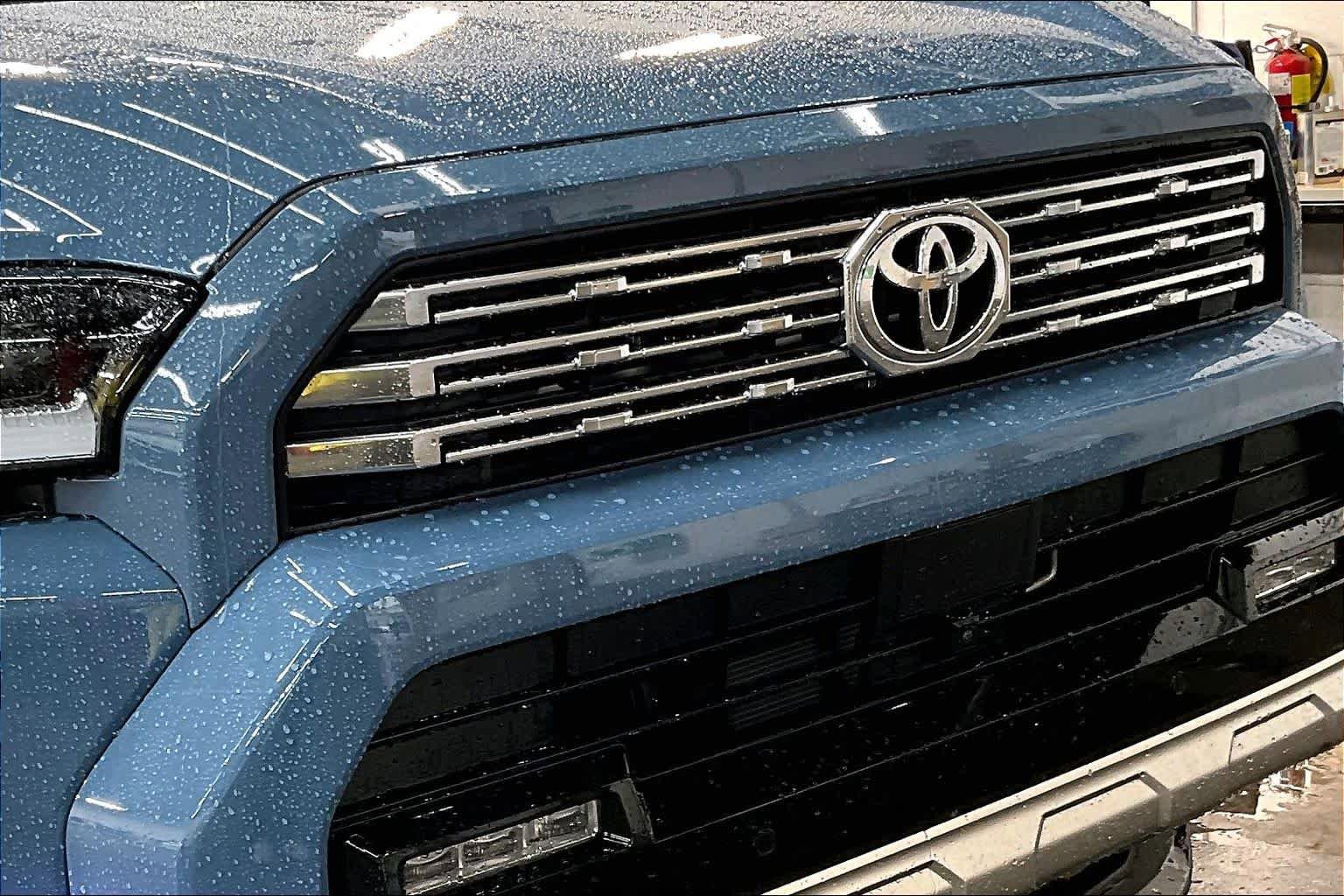 Used 2025 Toyota 4Runner Limited AWD/4WD image 30