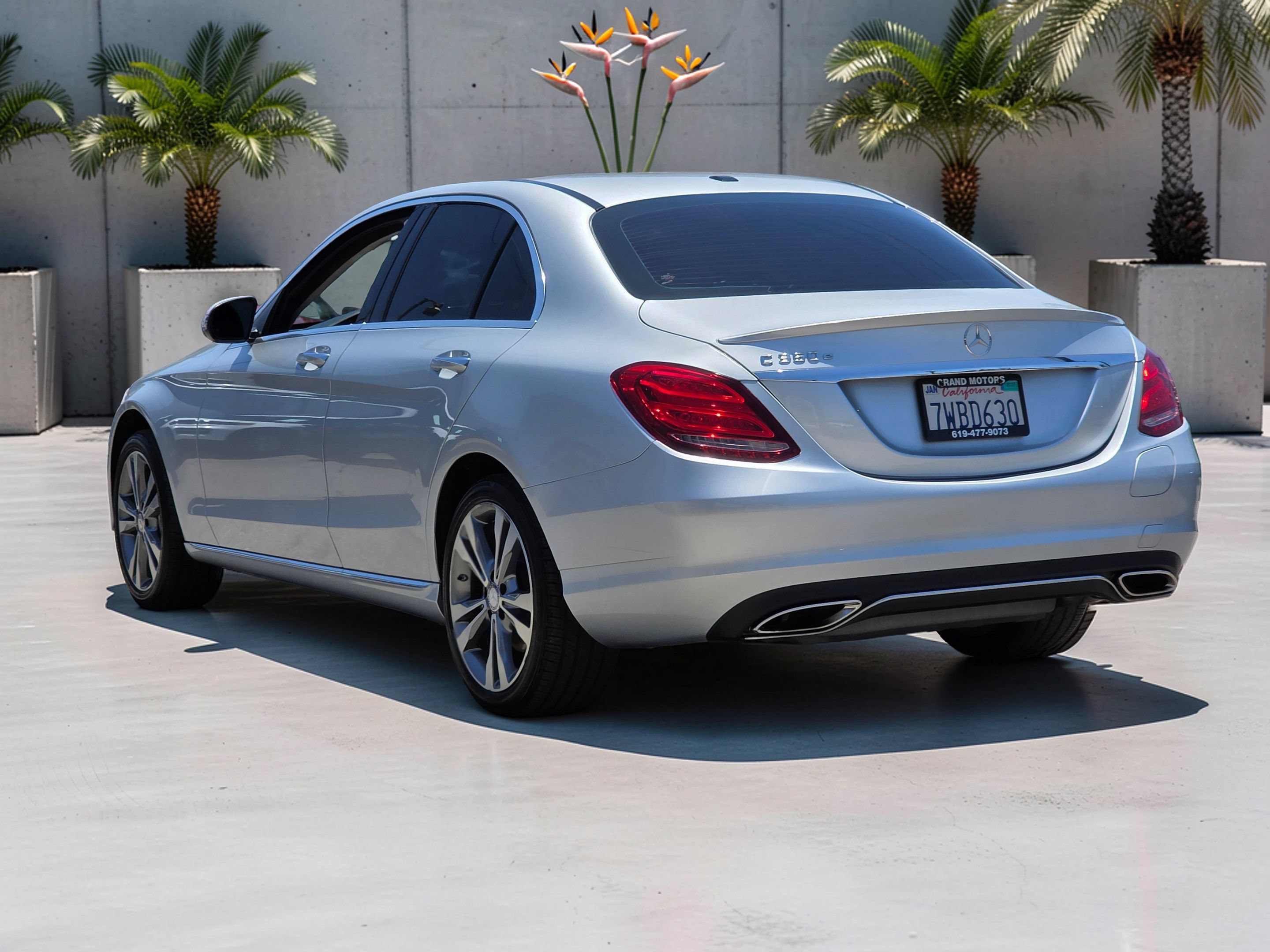 Used 2016 Mercedes-Benz C 350e Sedan w/ Multimedia Package image 4
