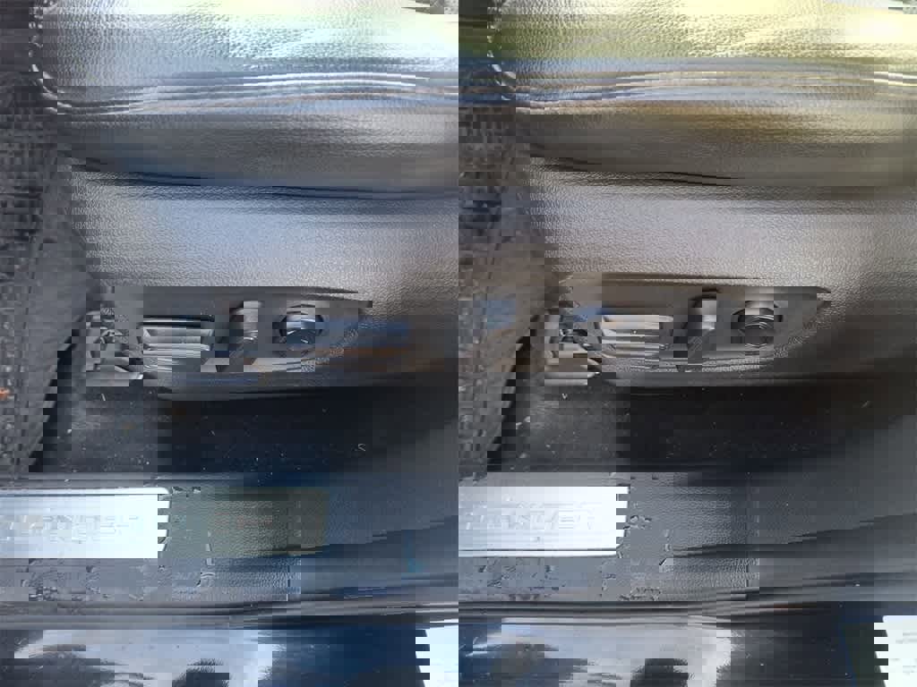 Used 2020 Toyota Highlander Limited image 12