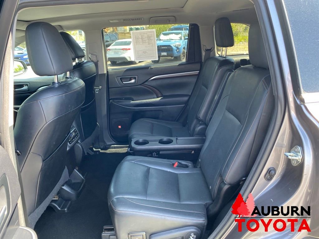 Used 2015 Toyota Highlander Limited Platinum AWD/4WD image 27