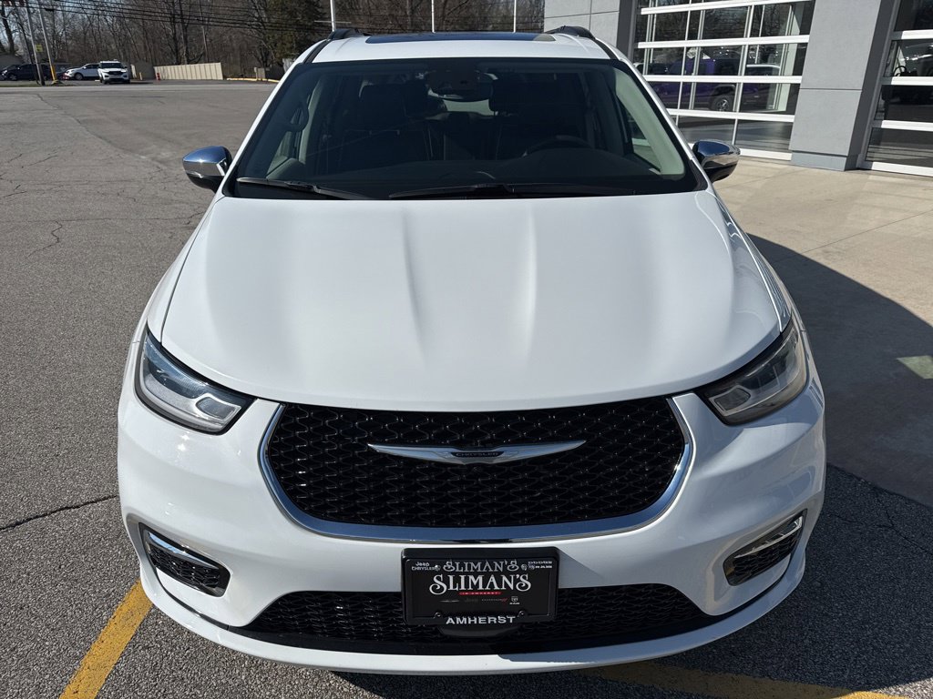 Used 2023 Chrysler Pacifica Limited FWD image 14
