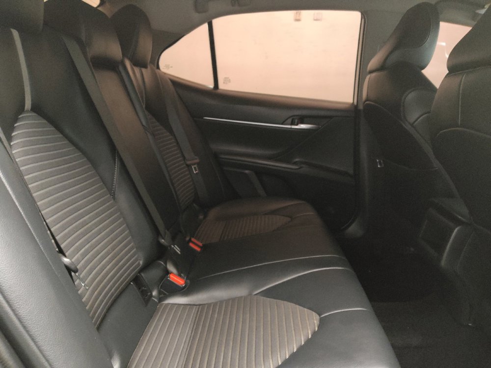 Used 2020 Toyota Camry SE image 19