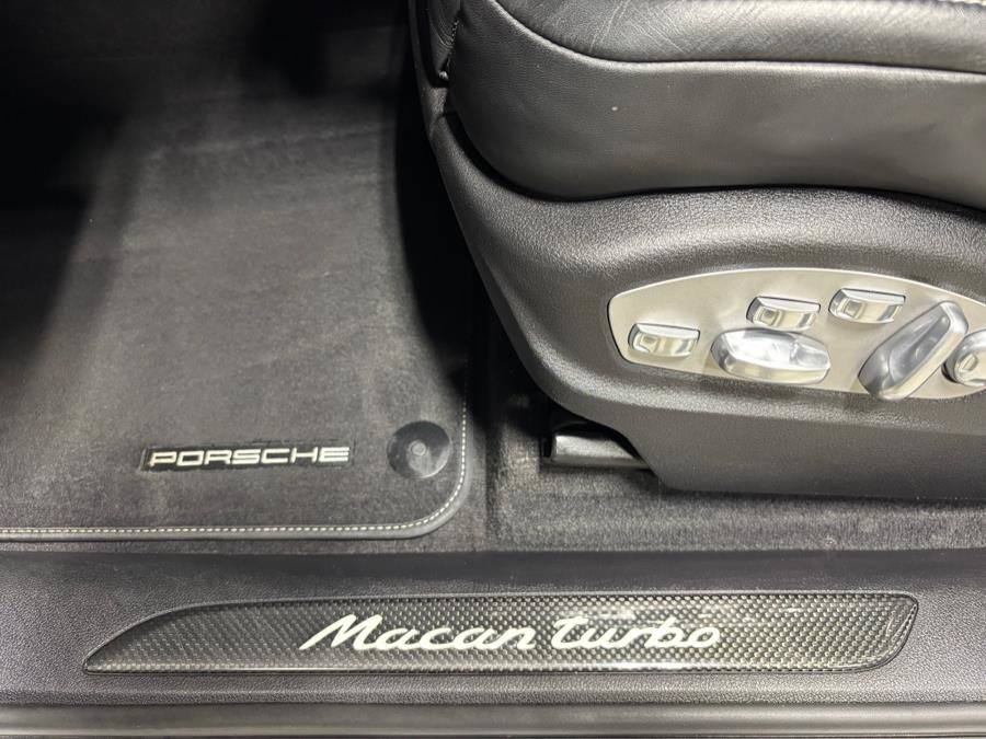 Used 2018 Porsche Macan Turbo image 19
