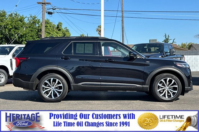 Used 2025 Ford Explorer ST-Line AWD/4WD image 3