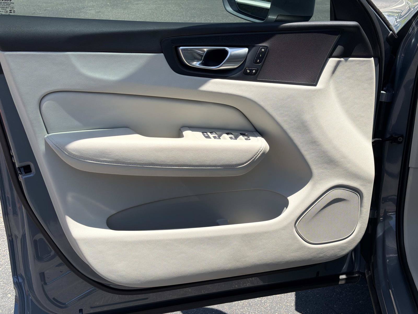 Certified 2023 Volvo XC60 T8 Plus AWD/4WD image 15
