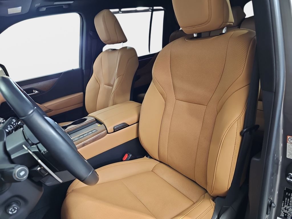 Certified 2024 Lexus LX 600 4WD w/ Luxury Package image 15