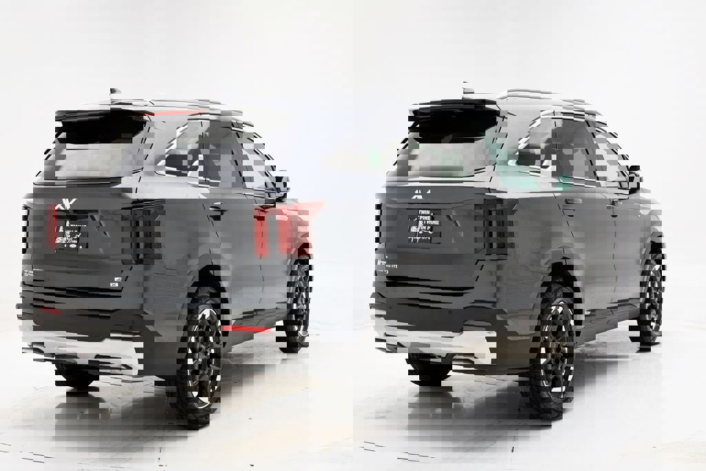 Used 2024 Kia Sorento S image 7