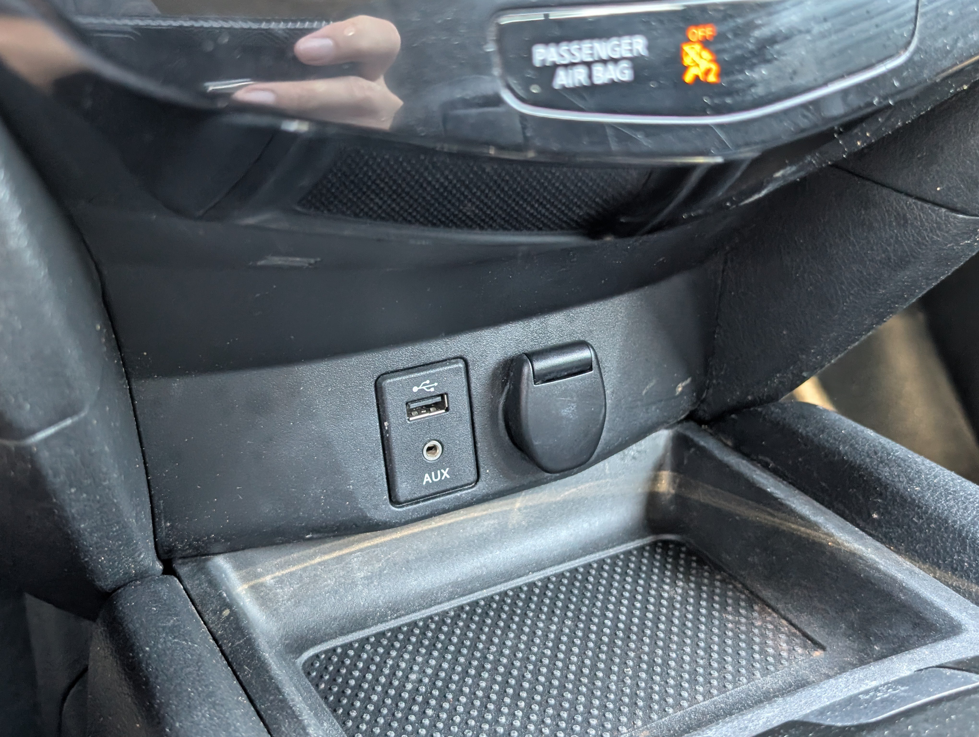 Used 2015 Nissan Rogue SV FWD image 17