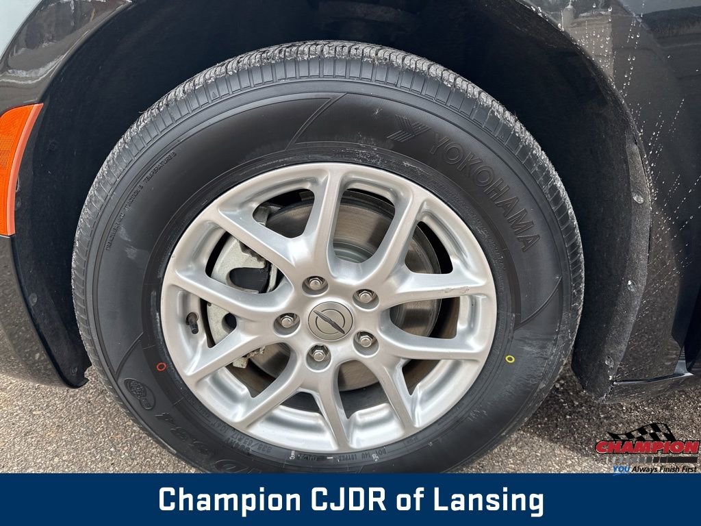 Used 2024 Chrysler Pacifica Touring-L image 10