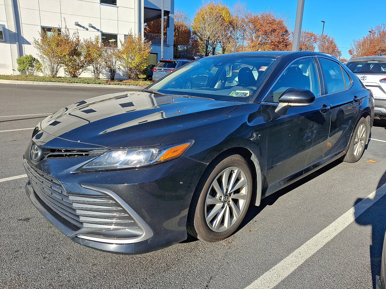 Certified 2022 Toyota Camry LE image 3