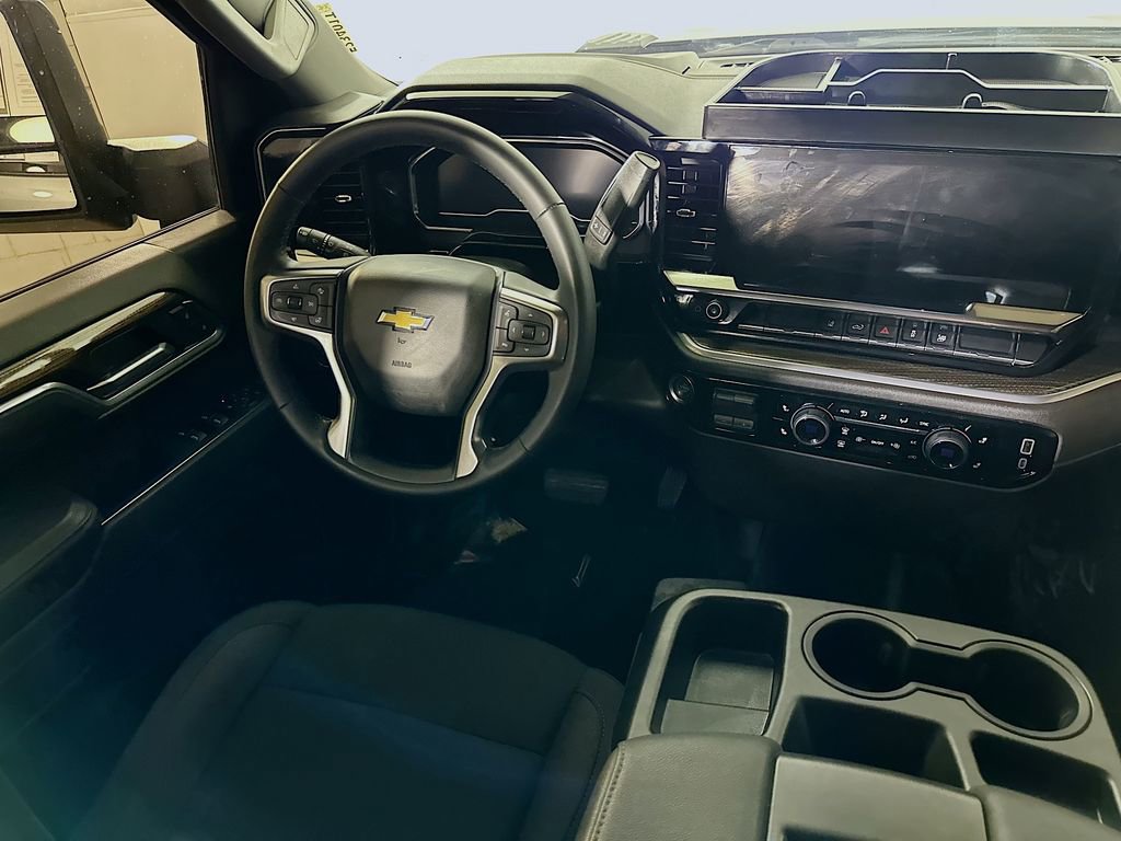 Used 2025 Chevrolet Silverado 2500 LT w/ Convenience Package image 17