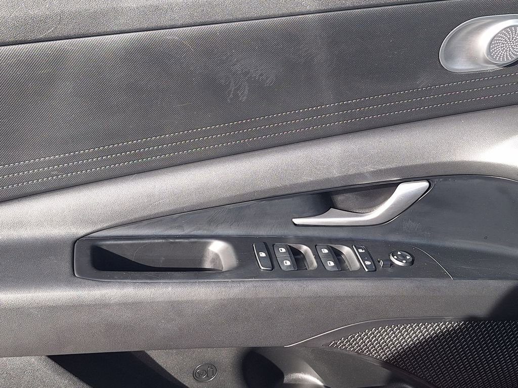 Certified 2021 Hyundai Elantra SE image 9