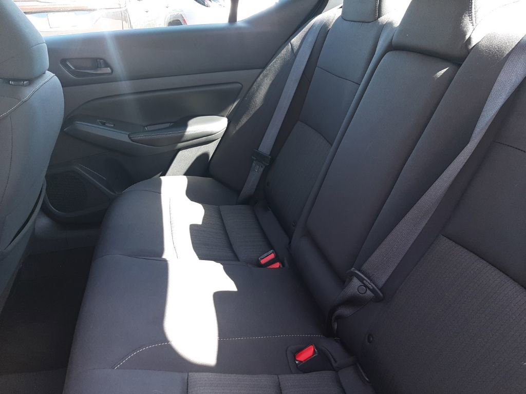 Used 2024 Nissan Altima 2.5 SV image 14