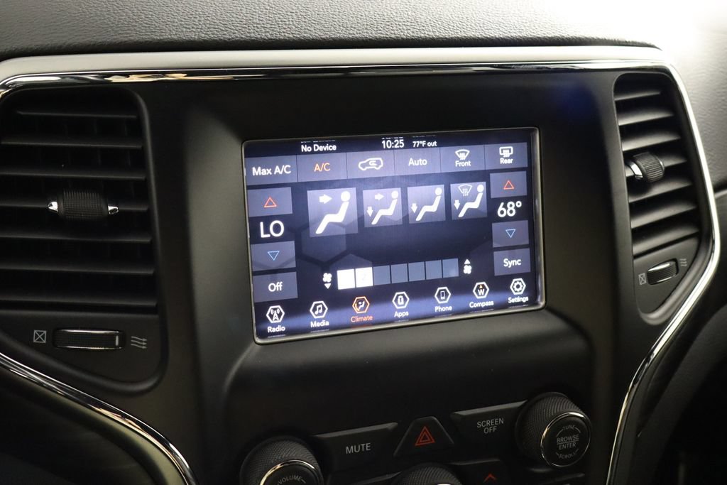 Used 2020 Jeep Grand Cherokee Laredo AWD/4WD image 30