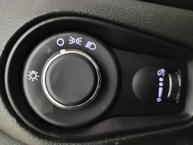 Used 2016 Jeep Renegade Sport w/ Sound Group image 29