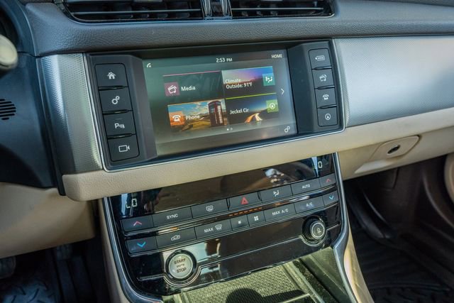 Used 2016 Jaguar XF Premium image 27