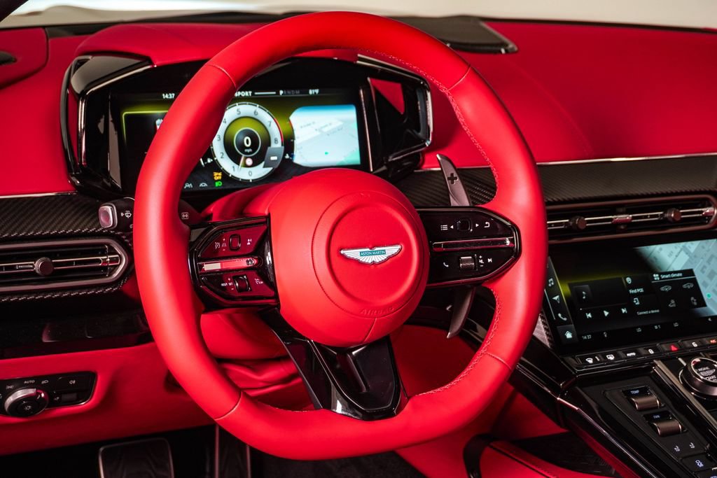 Used 2025 Aston Martin V8 Vantage Coupe RWD image 24