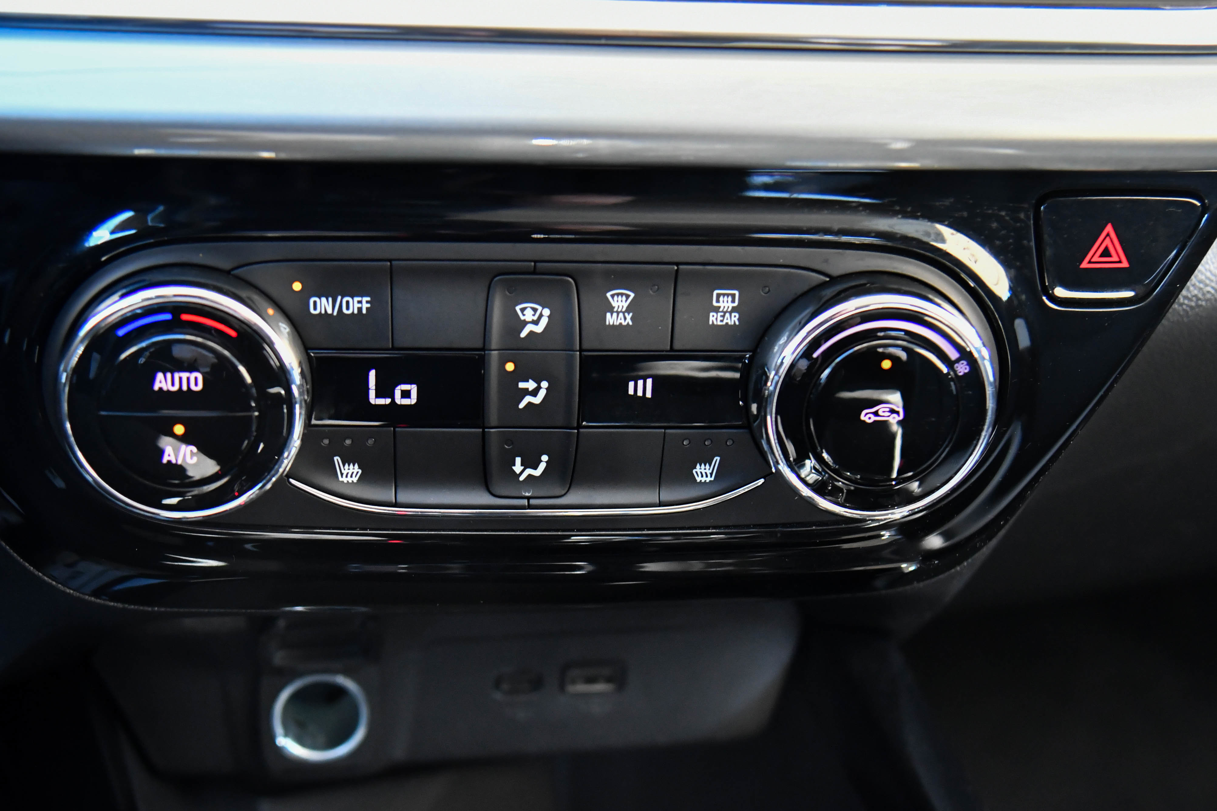 Used 2025 Chevrolet Trax LT w/ LT Convenience Package image 21