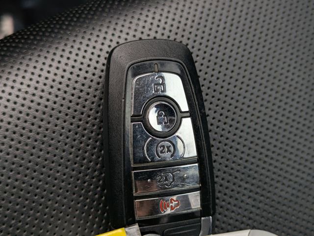 Certified 2022 Lincoln Nautilus Reserve w/ Equipment Group 201A image 31