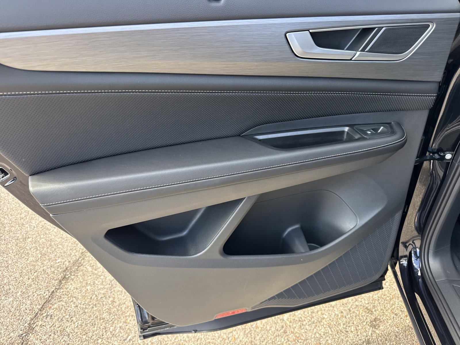 New 2026 Volkswagen Atlas Cross Sport SE image 19