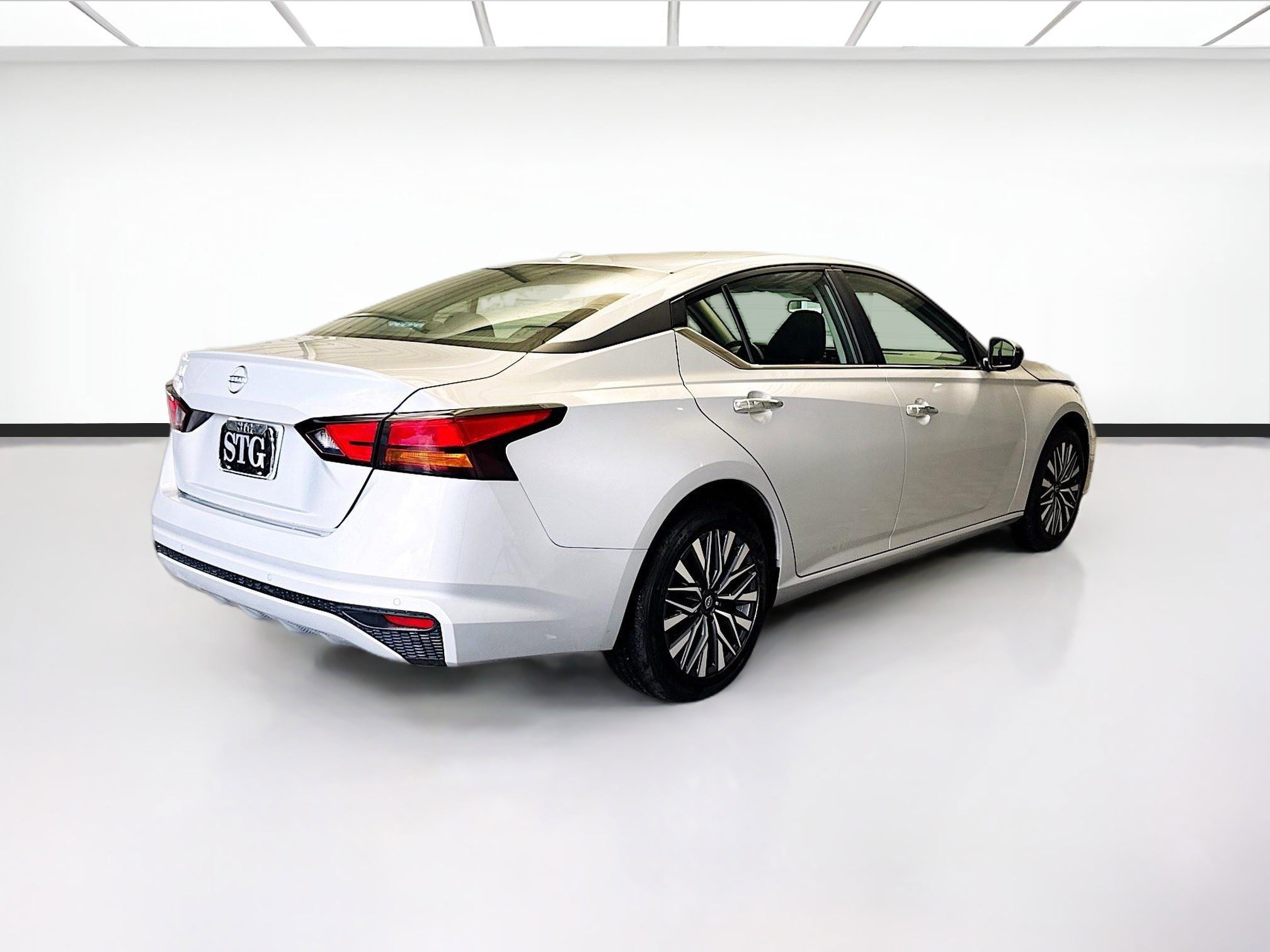 Used 2025 Nissan Altima 2.5 SV image 4