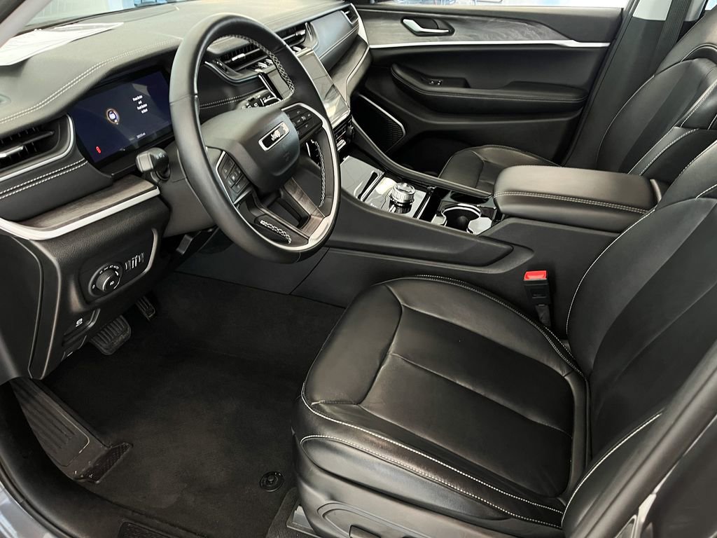 Used 2022 Jeep Grand Cherokee L Limited image 15