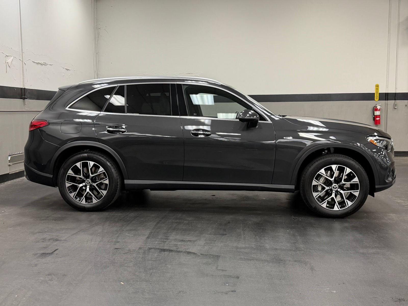 Used 2025 Mercedes-Benz GLC 350e 4MATIC image 3