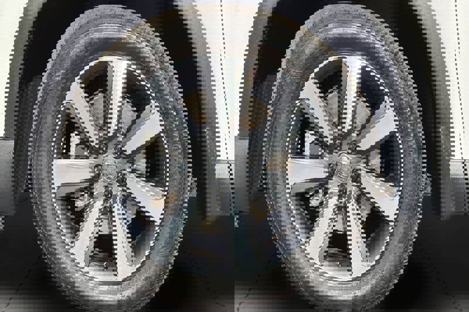 Used 2025 Honda Pilot Touring image 11