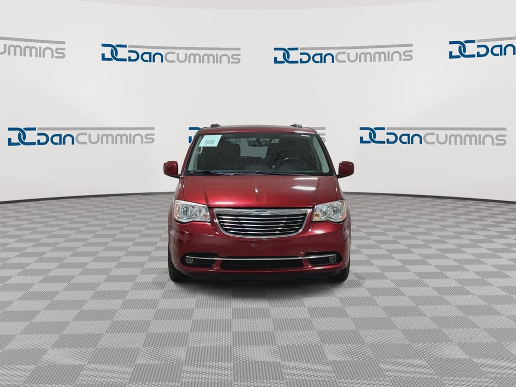 Used 2015 Chrysler Town & Country Touring image 3