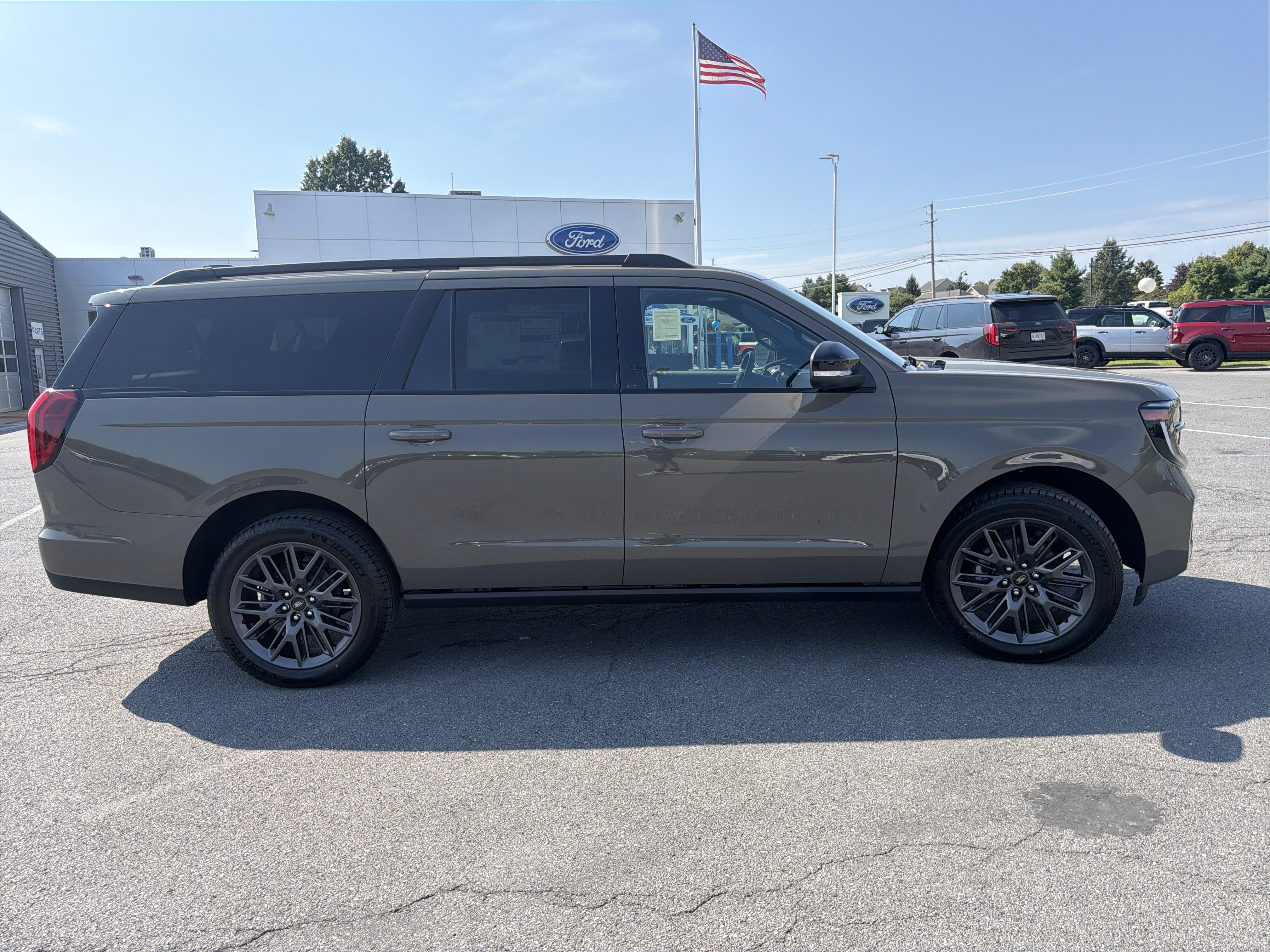 New 2027 Ford Expedition Max Platinum w/ Stealth Appearance Package AWD/4WD image 2