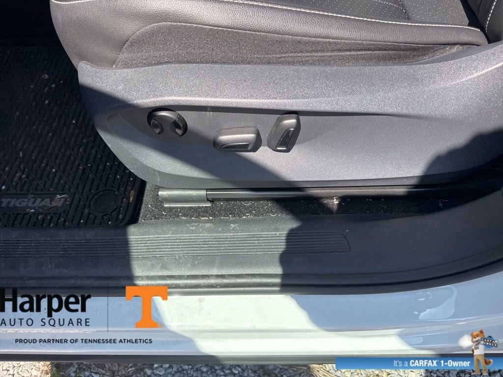 Used 2022 Volkswagen Tiguan SE w/ Panoramic Sunroof Package AWD/4WD image 18