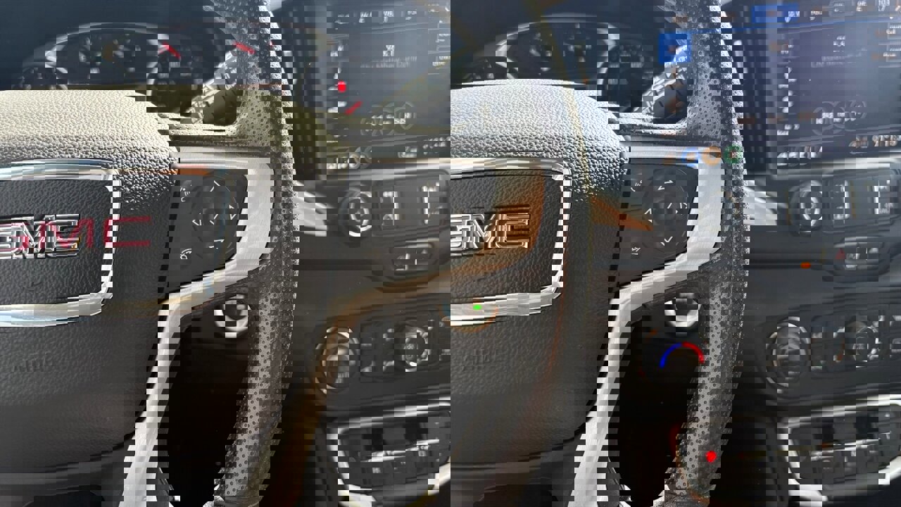 Used 2022 GMC Terrain SLE w/ Driver Convenience Package image 11