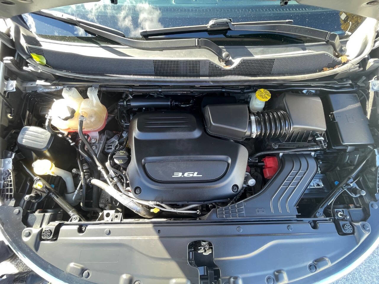 Used 2018 Chrysler Pacifica Touring-L image 41