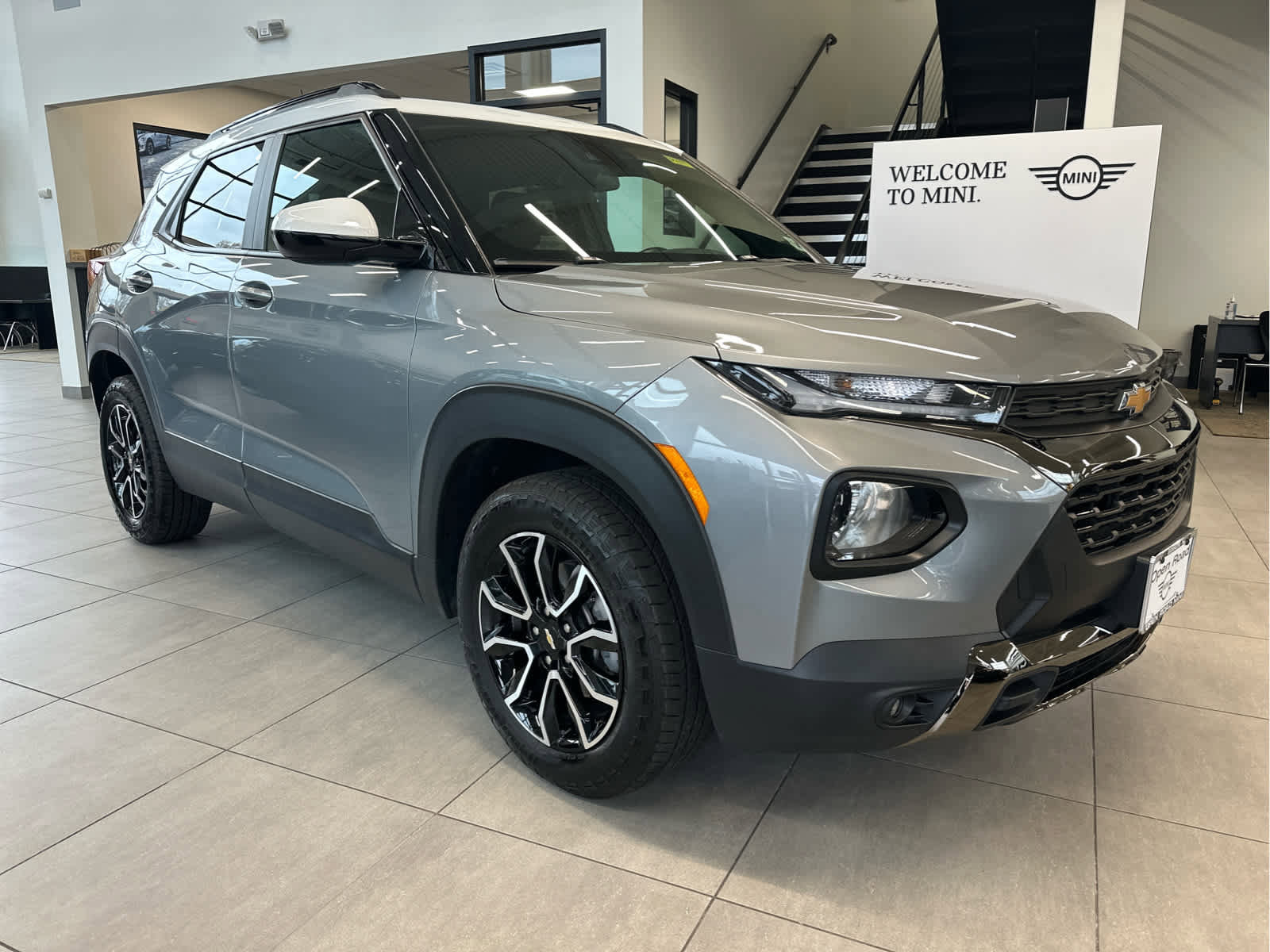 Used 2023 Chevrolet TrailBlazer ACTIV image 2