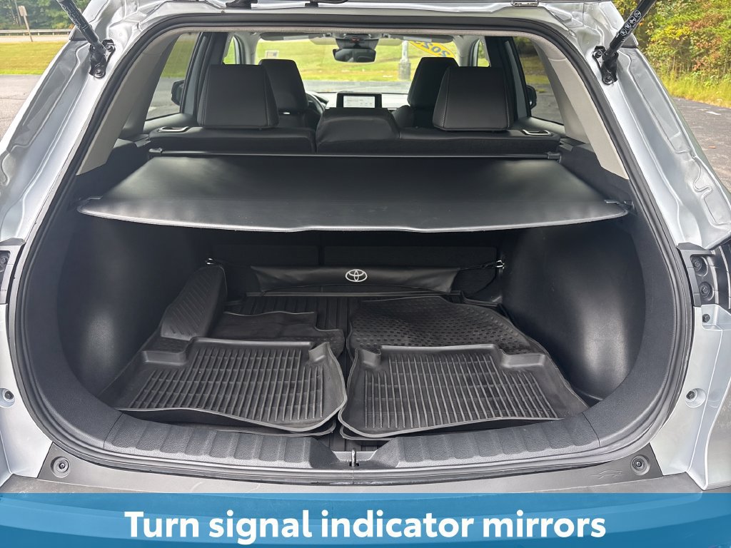 Used 2025 Toyota Corolla Cross XLE FWD image 28