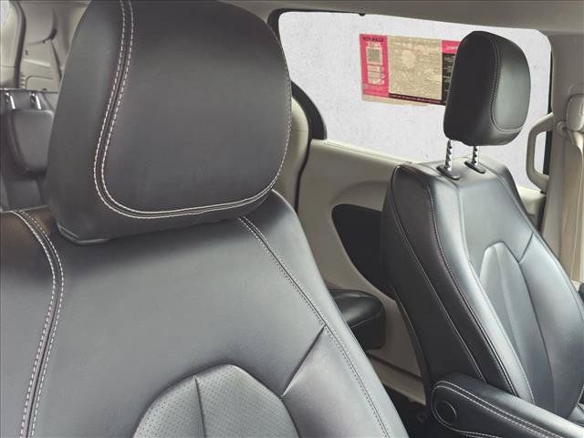 Used 2023 Chrysler Pacifica Touring-L FWD image 22