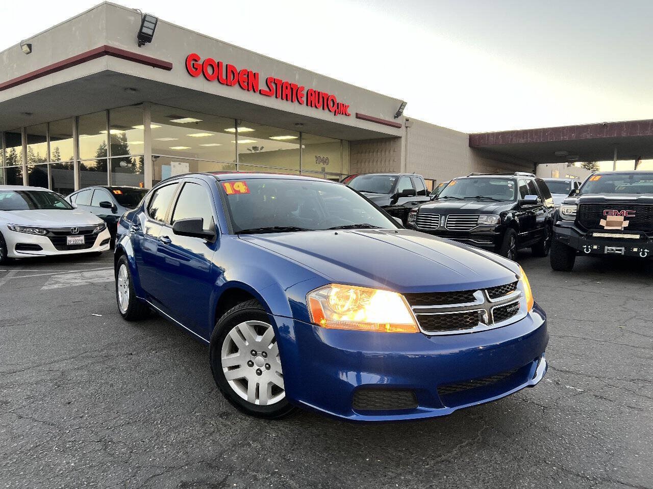 Used 2014 Dodge Avenger SE FWD image 2