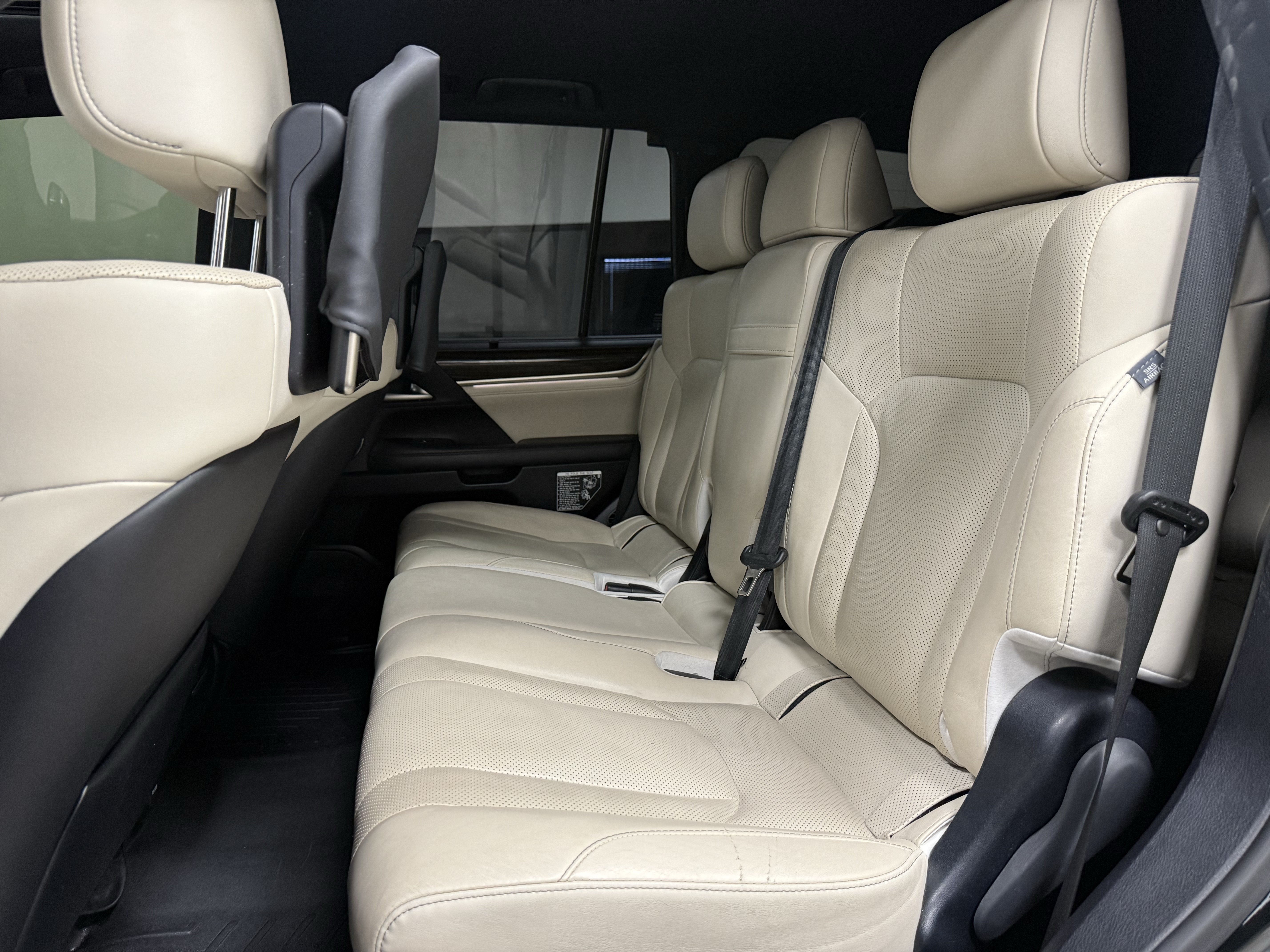 Used 2019 Lexus LX 570 4WD w/ Inspiration Series image 16