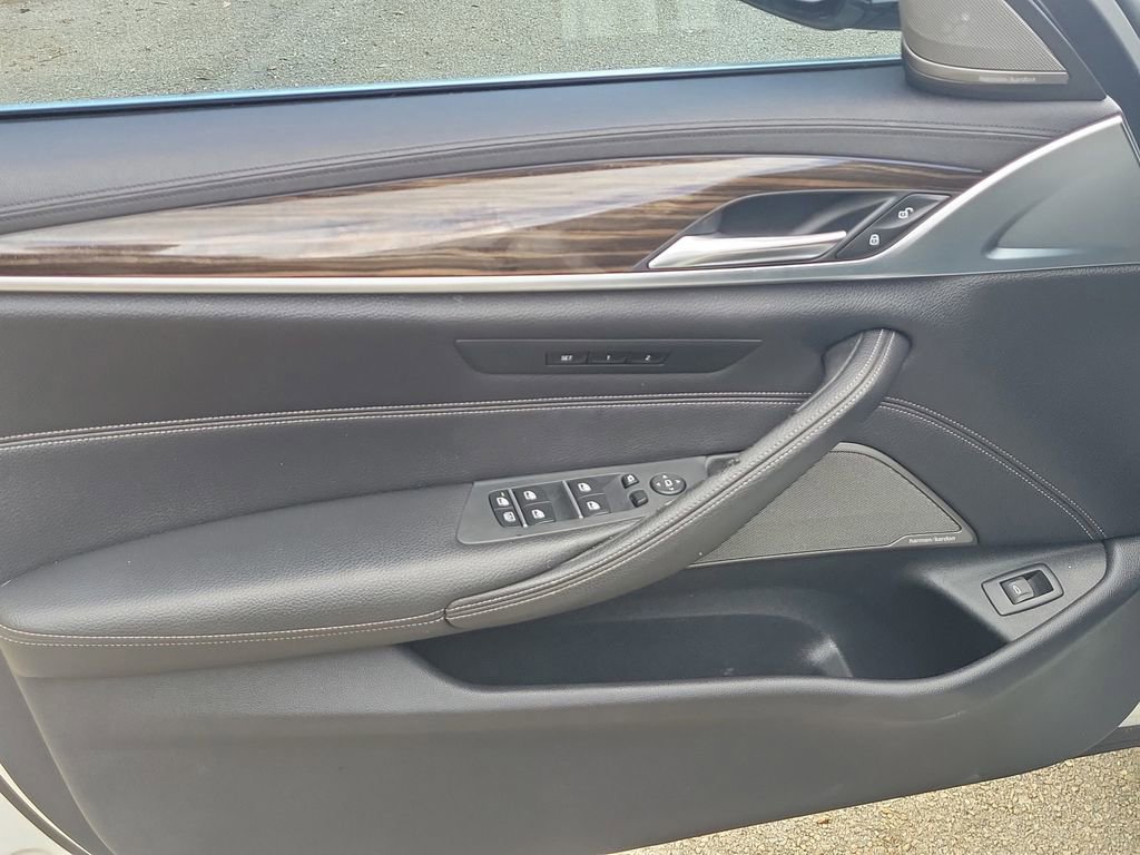 Used 2018 BMW 540i RWD image 18