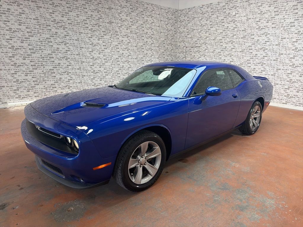 Used 2020 Dodge Challenger SXT RWD image 3