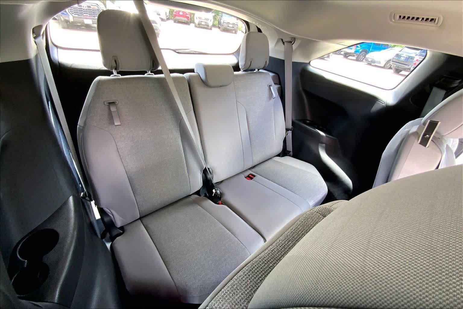 Used 2025 Toyota Sienna LE FWD image 35