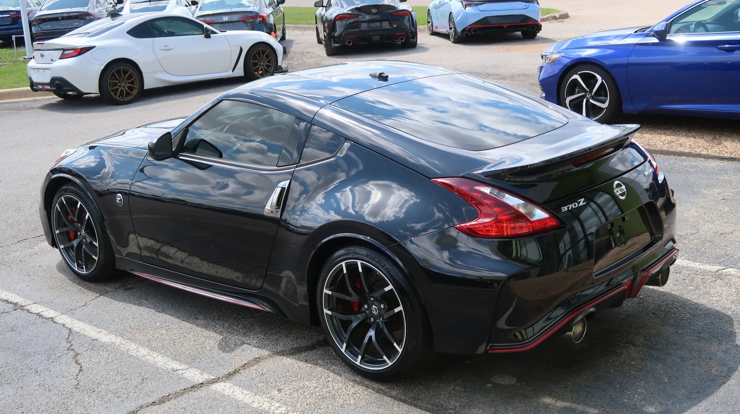 Used 2019 Nissan 370Z NISMO RWD image 12