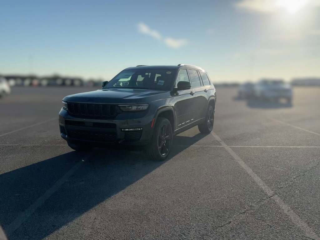 New 2025 Jeep Grand Cherokee L Limited image 3