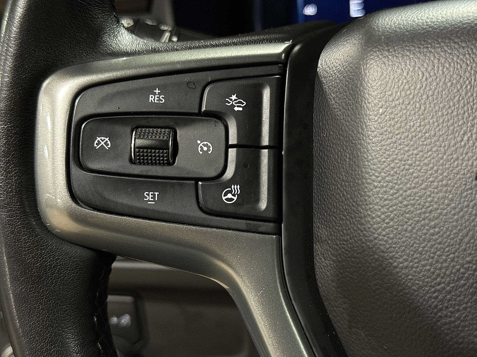Used 2022 Chevrolet Tahoe Z71 w/ Luxury Package AWD/4WD image 37