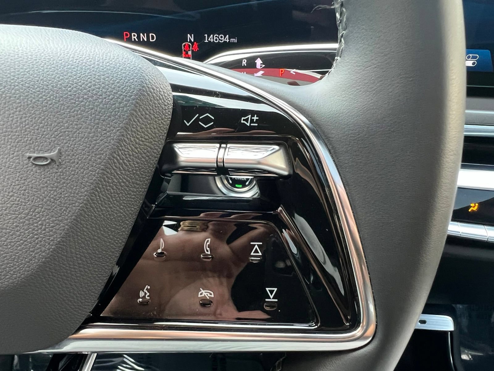 Used 2024 Cadillac Lyriq Tech AWD/4WD image 36