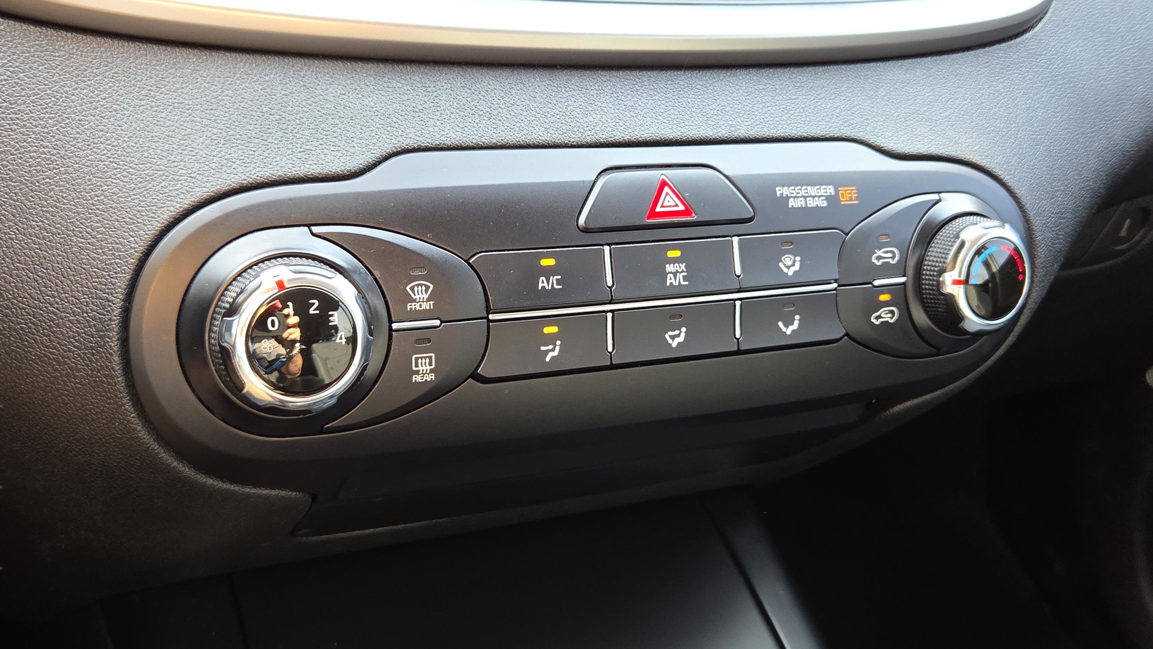 Used 2020 Kia Sorento LX image 22