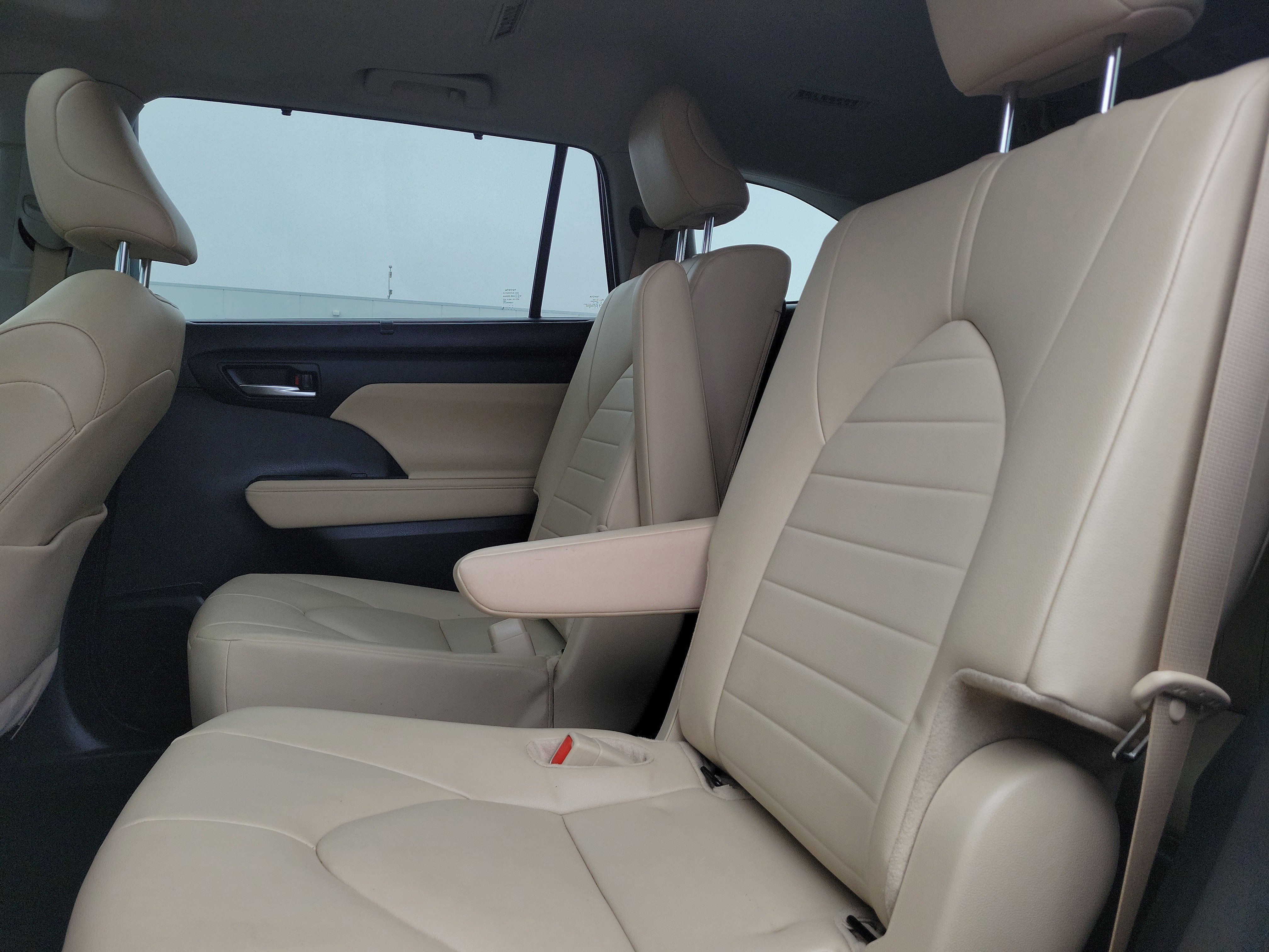 Used 2024 Toyota Highlander XLE image 10