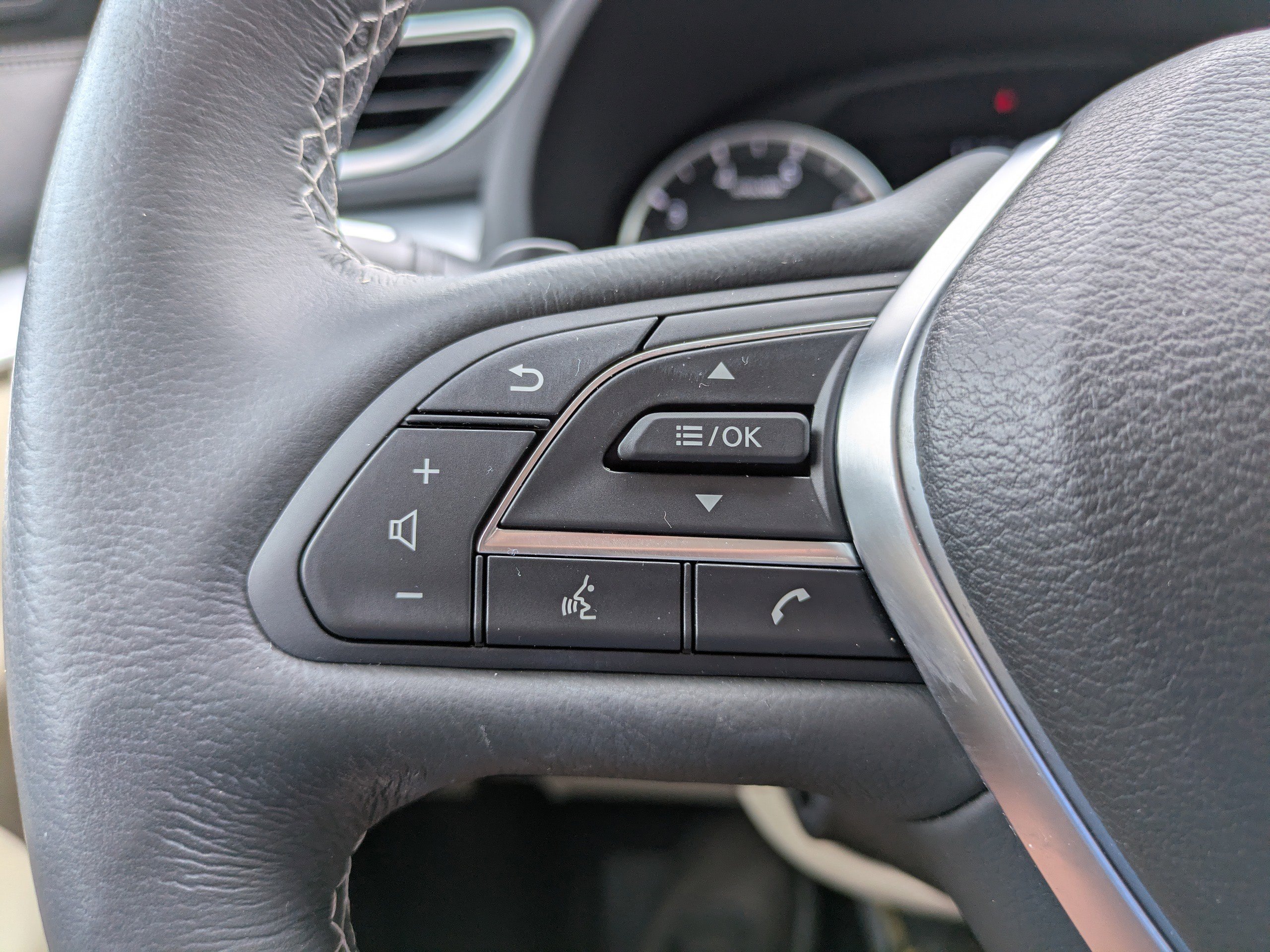 Used 2019 INFINITI QX50 Essential w/ Premium Heat Package image 23